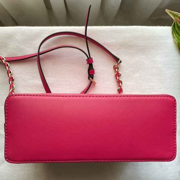 NWT Michael Kors Crossbody Handbag. - Picture 3 of 10